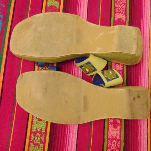 EUC ART EFFECTS Green Blue Yellow Striped w/Beaded Flowers Sandals Brazil 10 - Picture 8 of 9